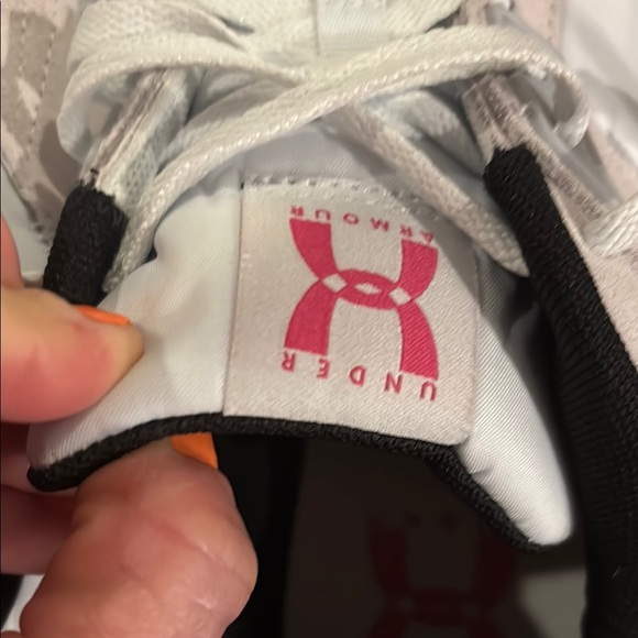 Under armour “essential runner”woman’s running shoes sz 9 - Picture 10 of 10